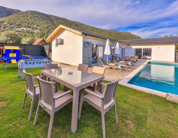 Villa Tawny