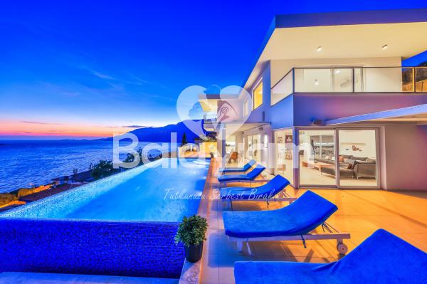 Kaş Bölgesinde Enfes Manzaraya Hakim Lüx Villa