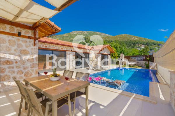 Kalkan Üzümlü Bölgesinde Jakuzili Tatil Villası