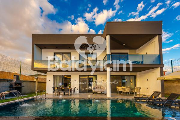Fethiye Merkeze Yakın Mesafede Kapalı Havuzlu Villa 