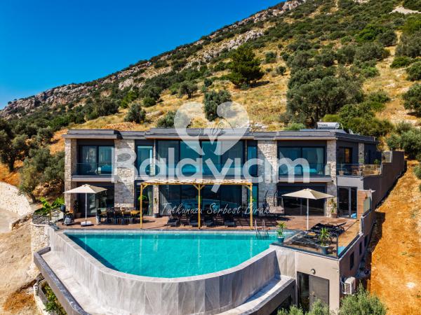 Kalkan Bölgesinde Sıradışı Tasarıma Sahip Lüx Villa