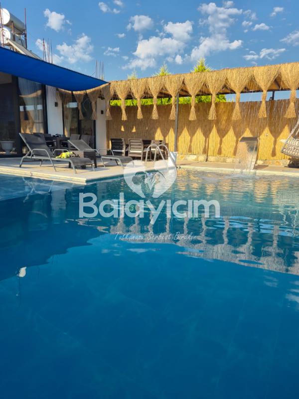 Seydikemer Bölgesinde Jakuzili Tatil Villası