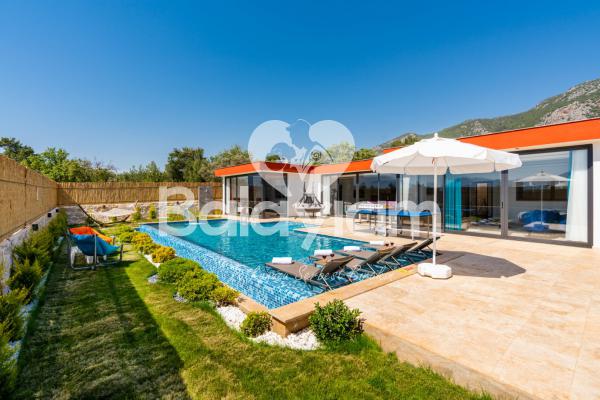 Kalkan Palamut Bölgesinde Jakuzili Özel Havuzlu Villa
