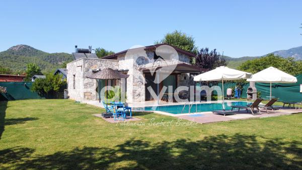 Kayaköy Bölgesinde Geniş Bahçe Alanına Sahip Taş Villa