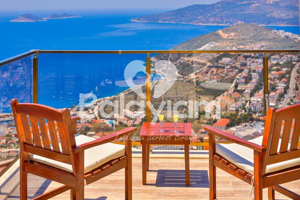 Kalkan Bölgesinde Deniz Manzaralı Lüx Tatil Villası