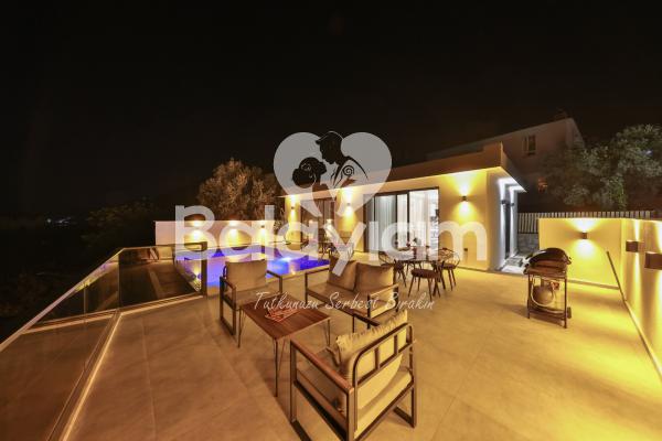 Kaş Bölgesinde Deniz Manzaralı Villa