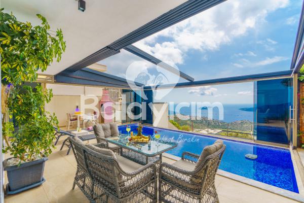 Deniz Manzaralı Villa