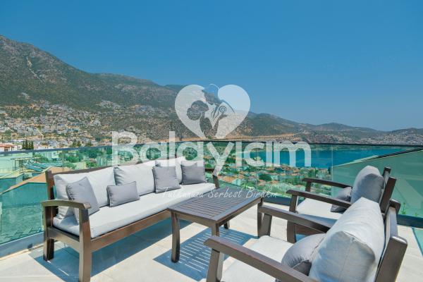 Kalkan Bölgesinde Tam Donanımlı Lüx Villa