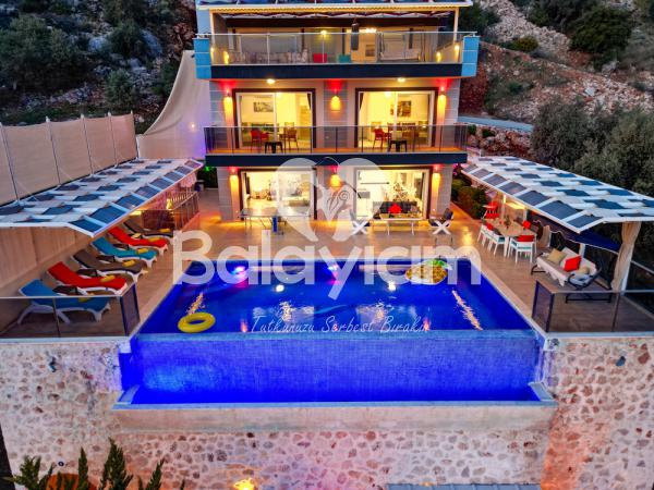 Kalkan Bölgesinde Geniş Aileler İçin Uygun Tatil Villası