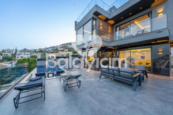 Kalkan Bölgesinde Merkezi Konumda Kiralık Tatil Villası
