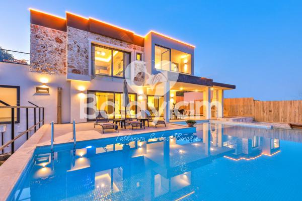 Kaş Bölgesinde Tam Donanımlı Lüx Villa