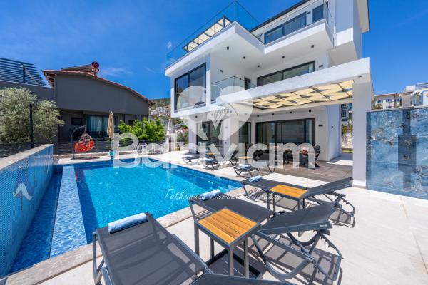 Kalkan Bölgesinde Benzersiz Tasarıma Sahip Lüx Villa