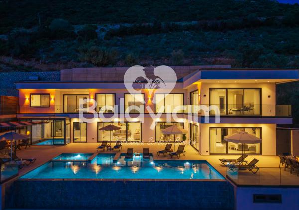 Kalkan Bölgesinde Eşsiz Deniz Manzarasına Sahip Lüx Villa