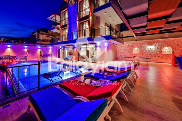Kalkan Bölgesinde Merkeze Yakın Lüx Tatil Villası