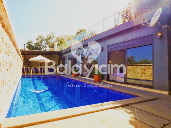 Kalkan Bölgesinde Merkeze Yakın Özel Havuzlu Tatil Villası