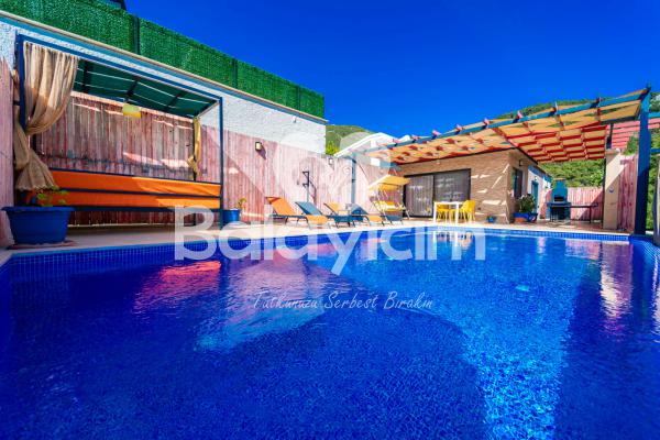 Kalkan Bölgesinde Özel Havuzlu Jakuzili Tatil Villası