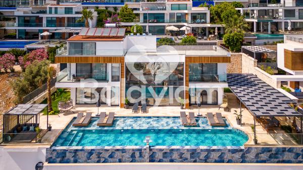 Kalkan Bölgesinde Sıradışı Tasarıma Sahip Tatil Villası