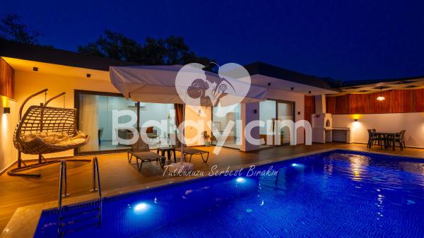 Kalkan Bölgesinde Jakuzili Balayı Villası