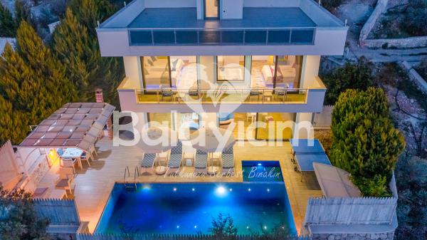 Kalkan Bölgesinde Özel Havuzlu Jakuzili Villa