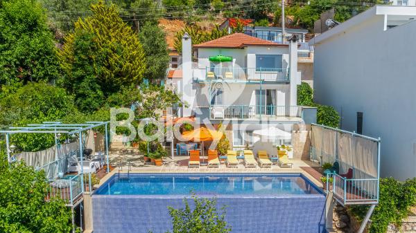 Kalkan Bölgesinde Geniş Aileler İçin Uygun Tatil Villası