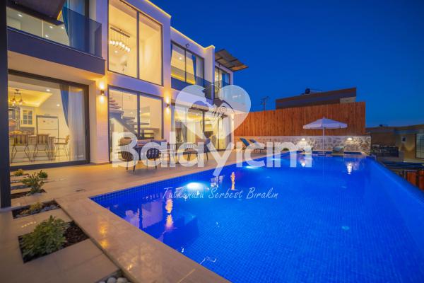 Kalkan Bölgesinde Jakuzili Tatil Villası