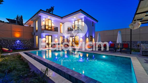 Kalkan Bölgesinde Özel Havuzlu Tatil Villası