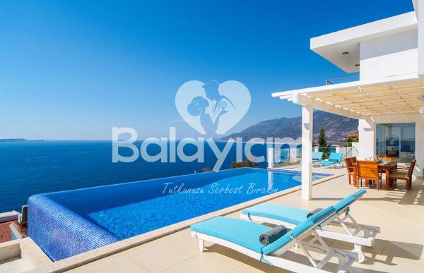 Kaş Bölgesinde Enfes Manzaraya Hakim Lüx Villa